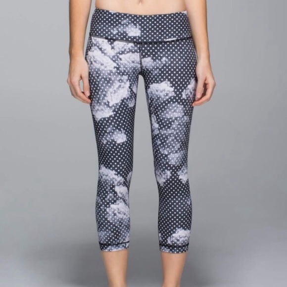 lululemon athletica Pants - Lululemon Floral Dot Wunder Under Crop Legging Size 6